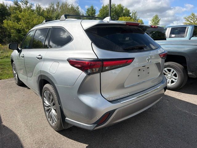 Used 2023 Toyota Highlander Platinum AWD/4WD image 8