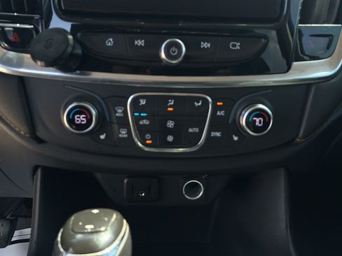 Used 2019 Chevrolet Traverse LT FWD image 31
