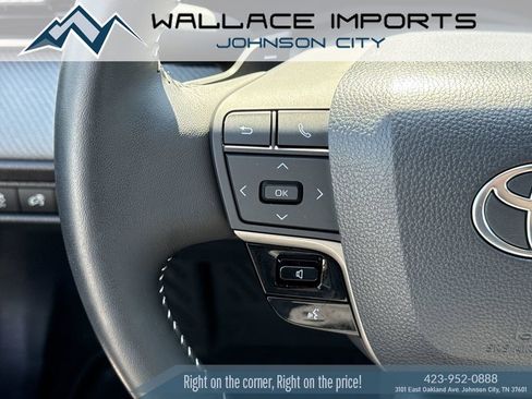 Used 2025 Toyota Camry SE w/ Convenience Package FWD image 32