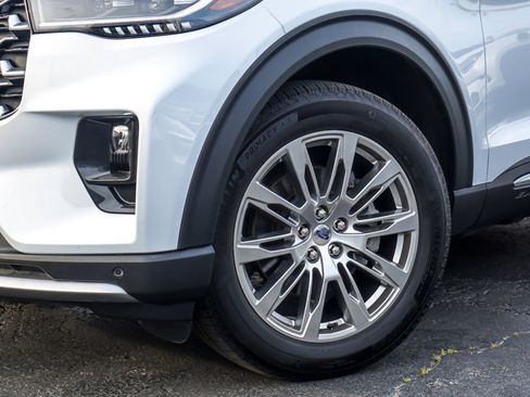 Certified 2026 Ford Explorer Platinum AWD/4WD image 3