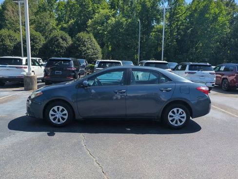 Used 2016 Toyota Corolla LE FWD image 2