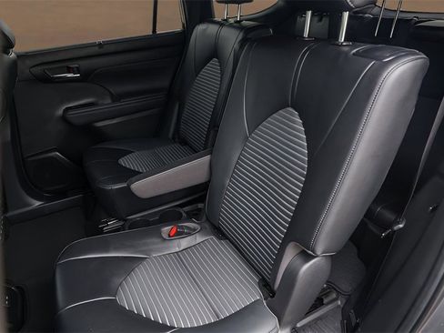 Used 2023 Toyota Highlander XSE image 25