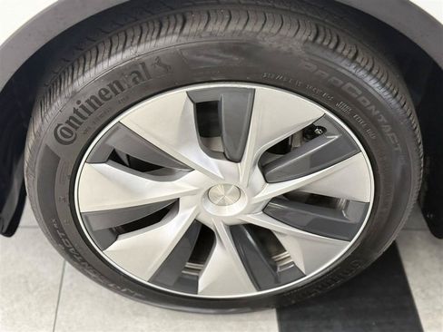 Used 2021 Tesla Model Y Long Range AWD/4WD image 7