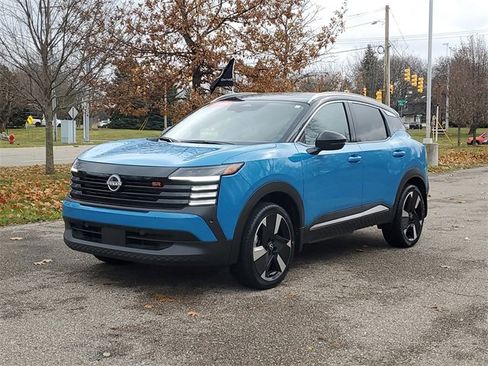 Certified 2025 Nissan Kicks SR image 2