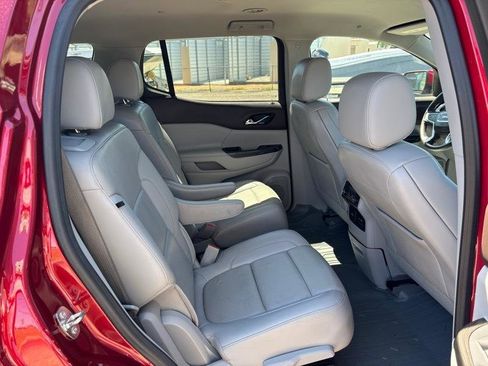 Used 2023 GMC Acadia SLT image 16