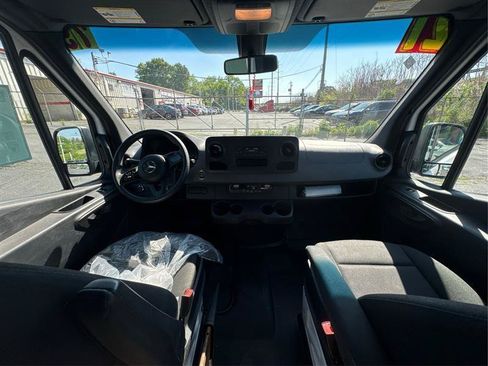Used 2021 Mercedes-Benz Sprinter 2500 image 25
