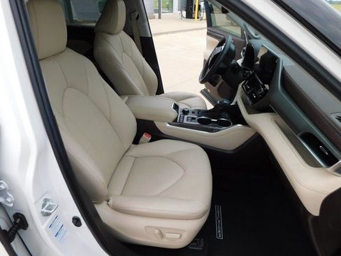 Used 2021 Toyota Highlander Limited image 9
