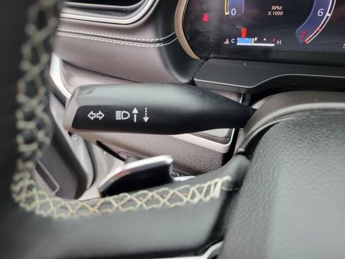 Used 2023 Jeep Grand Cherokee L Limited w/ Black Appearance Package image 17