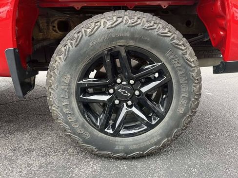 Used 2024 Chevrolet Silverado 1500 LT Trail Boss w/ Convenience Package II AWD/4WD image 11