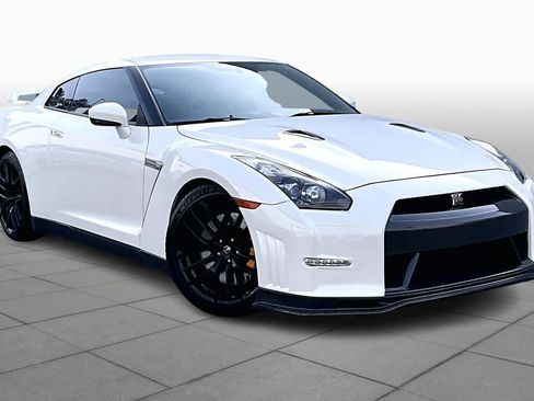 Used 2010 Nissan GT-R Premium AWD/4WD image 2