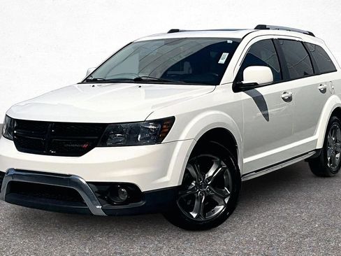 Used 2017 Dodge Journey Crossroad w/ Popular Equipment Group FWD image 4