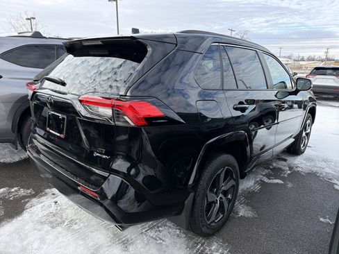 New 2025 Toyota RAV4 SE image 7