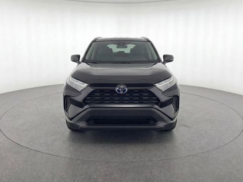 Used 2024 Toyota RAV4 XLE w/ Convenience Package FWD image 2