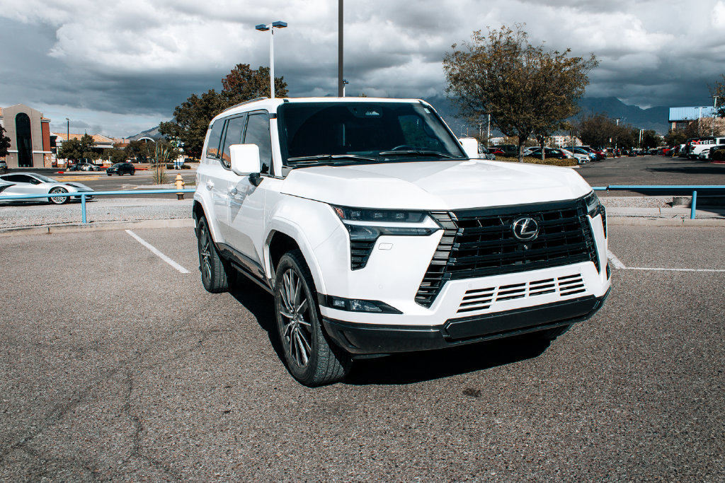 Used 2024 Lexus GX 550 w/ Accessory Package (Z1) AWD/4WD image 1