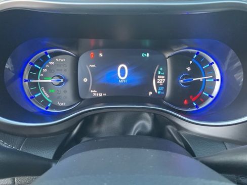 Used 2018 Chrysler Pacifica Limited w/ Advanced Safetytec Group image 18