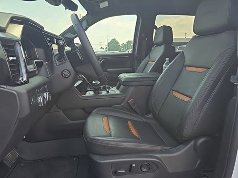 Used 2024 GMC Sierra 1500 AT4 w/ Technology Package AWD/4WD image 12