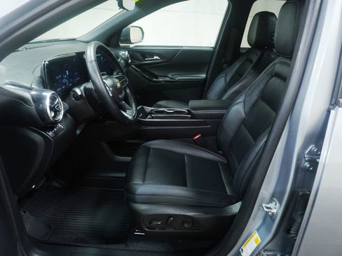 Used 2025 Chevrolet Equinox LT w/ Convenience Package II image 12