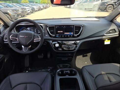 New 2026 Chrysler Pacifica Select FWD image 20