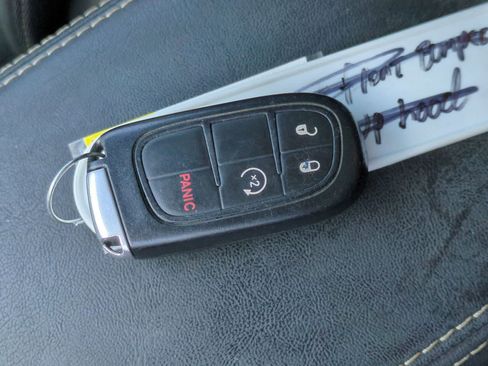 Used 2018 Jeep Cherokee Latitude Plus w/ Cold Weather Group FWD image 34