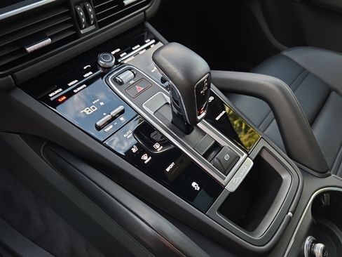 Used 2023 Porsche Cayenne Platinum Edition image 13
