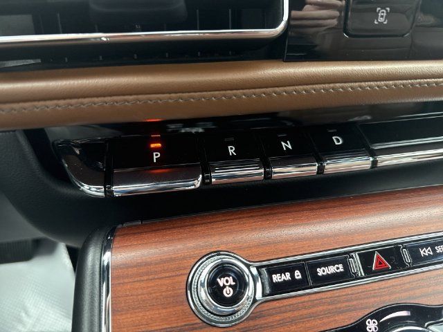 Used 2021 Lincoln Aviator Reserve w/ Equipment Group 202A AWD/4WD image 24