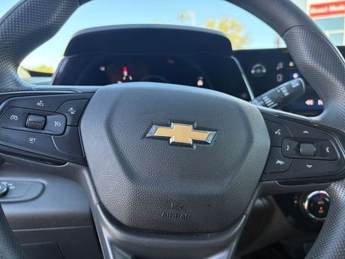 Used 2025 Chevrolet Trax LT FWD image 25