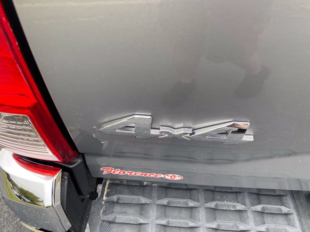 Used 2018 Toyota Tacoma SR5 AWD/4WD image 13