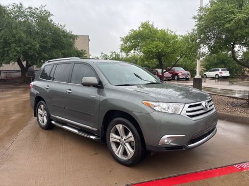 Used 2012 Toyota Highlander Limited w/ Tow Pkg image 3