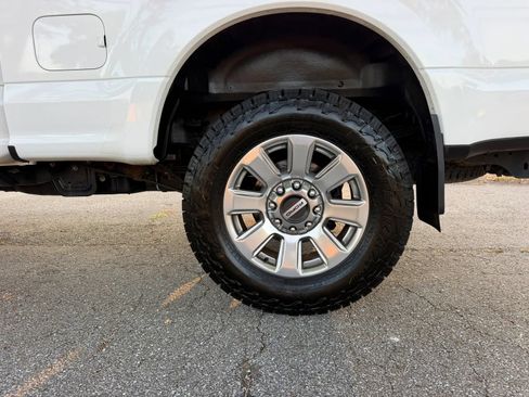 Used 2020 Ford F350 Platinum w/ Snow Plow Prep Package AWD/4WD image 23
