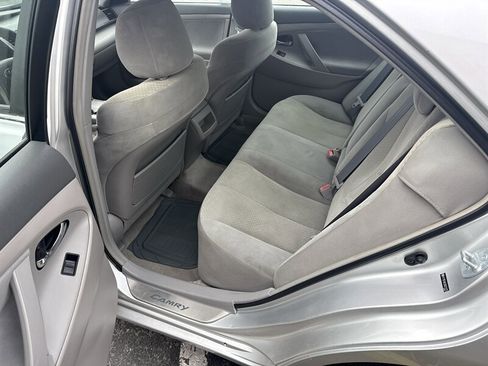 Used 2009 Toyota Camry LE FWD image 18