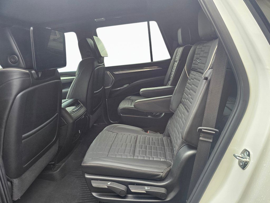 Used 2025 Cadillac Escalade V AWD/4WD image 19