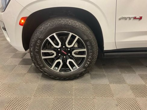 Used 2024 GMC Yukon XL AT4 w/ AT4 Premium Package AWD/4WD image 15