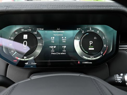 Used 2025 Land Rover Range Rover SE AWD/4WD image 25