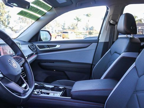 Used 2025 Volkswagen Atlas Peak Edition SE image 17