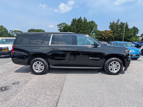 Used 2018 Chevrolet Suburban LT AWD/4WD image 6