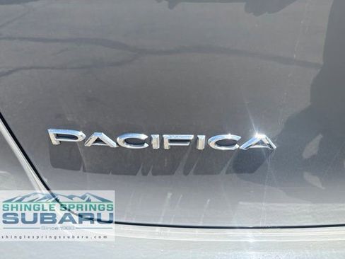 Used 2023 Chrysler Pacifica Touring-L FWD image 14