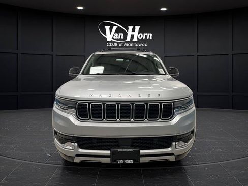 Used 2024 Jeep Wagoneer Series II w/ Premium Group I AWD/4WD image 2