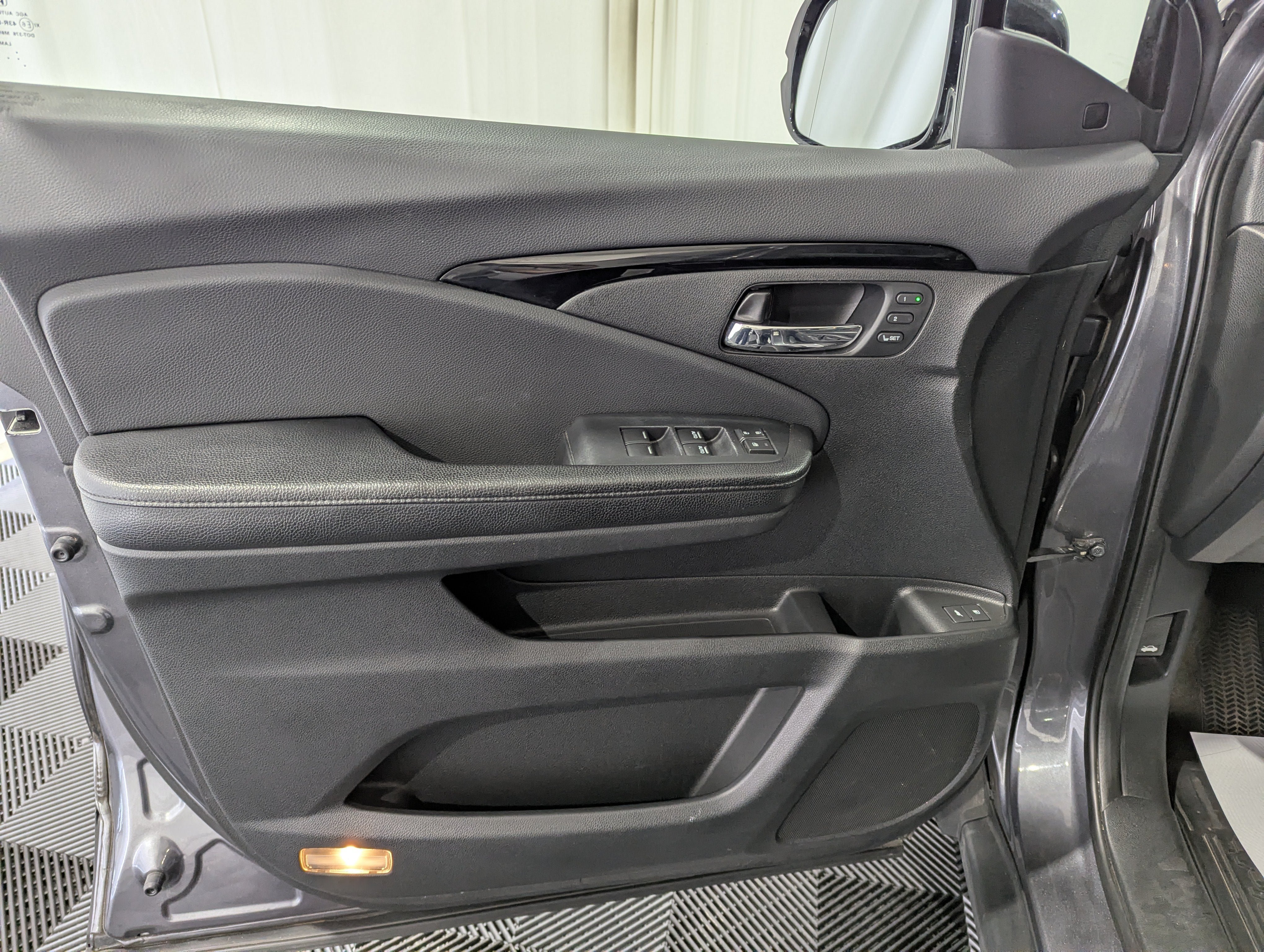 Used 2016 Honda Pilot Elite image 18