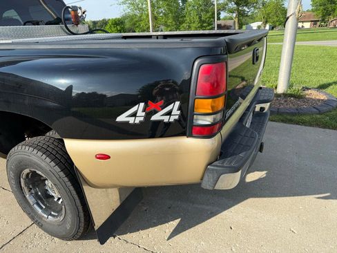 Used 2005 GMC Sierra 3500 SLT w/ Heavy-Duty Power Package image 25