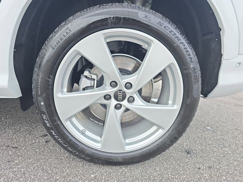 New 2025 Audi Q5 Premium Plus image 32