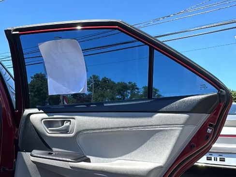 Used 2017 Toyota Camry XLE FWD image 18
