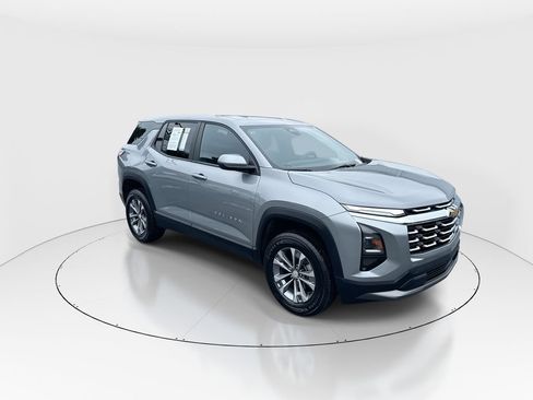 Used 2026 Chevrolet Equinox LT FWD image 2