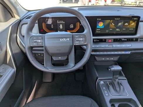 New 2027 Kia Seltos LX FWD image 17