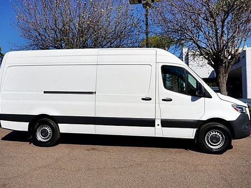 Used 2024 Mercedes-Benz Sprinter 2500 image 7