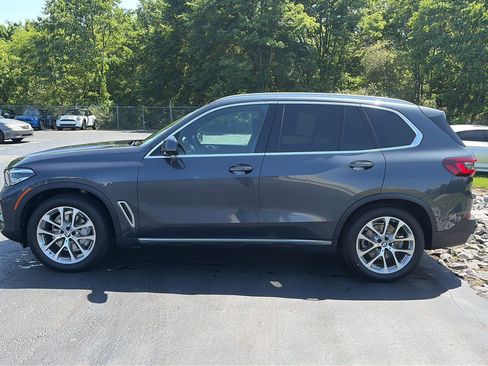 Used 2021 BMW X5 xDrive40i w/ Premium Package 2 AWD/4WD image 2