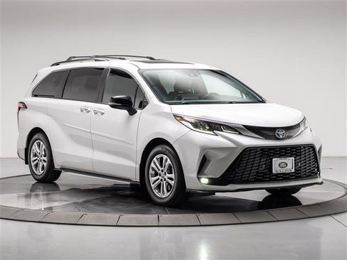 Used 2023 Toyota Sienna XSE w/ Protection Package (TMS) image 7