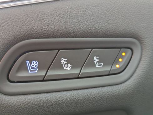 Used 2022 Cadillac Escalade ESV Sport w/ Touring Package image 28