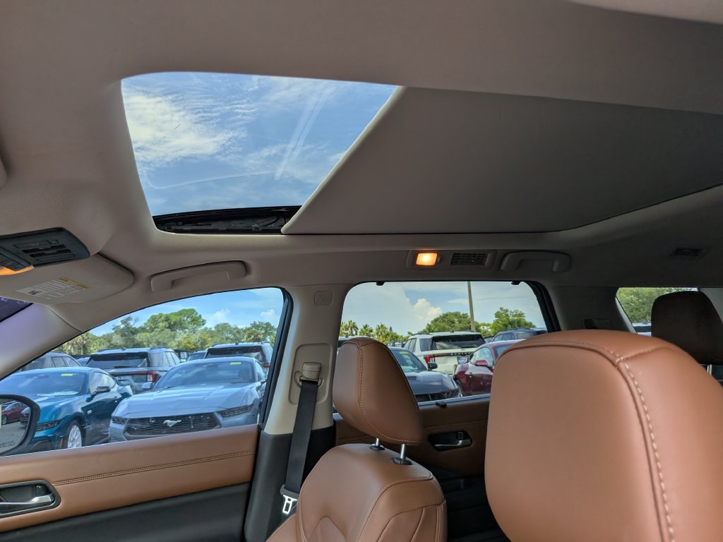 Used 2024 Nissan Pathfinder Platinum w/ Black Appearance Package FWD image 21