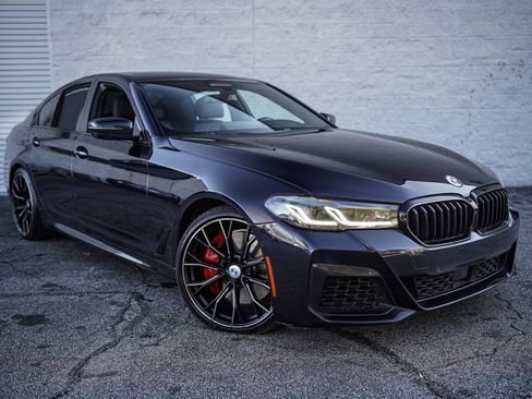 Used 2023 BMW M550i xDrive w/ Dynamic Handling Package image 8