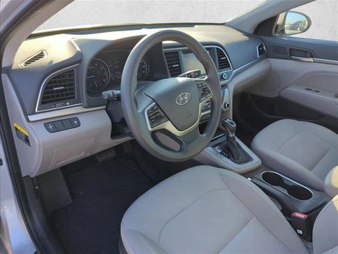 Used 2017 Hyundai Elantra SE image 12